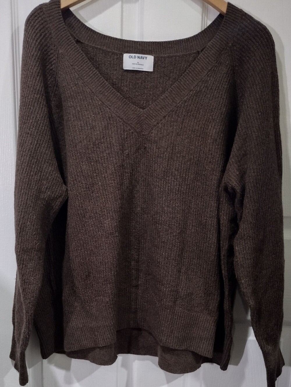 Old Navy Ribbed V-Neck Sweater in Brown